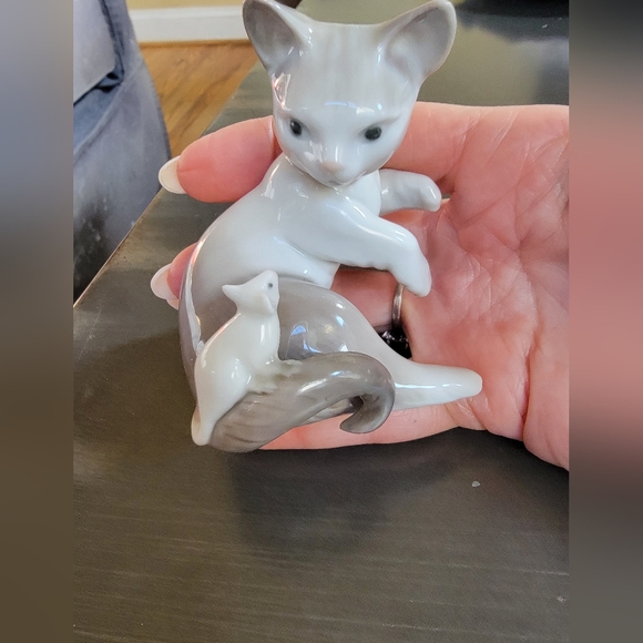 Lladro Kitten and Mouse Figurine - Picture 7 of 8